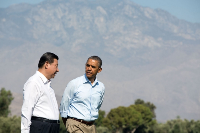 US President Obama with Chinese President Xi on the grounds of the Annenberg Retreat at Sunnylands, June 8, 2013. (Official White House Photo by Pete Souza)